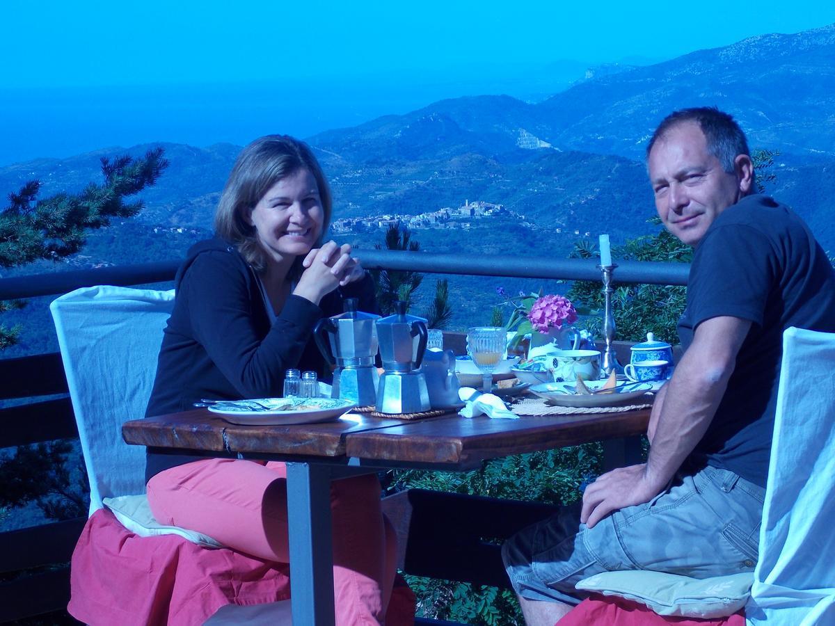 B&B Le Camelie Del Bosco Baiardo Extérieur photo