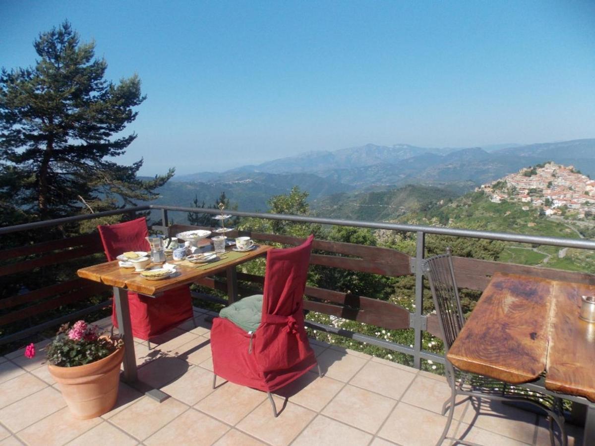 B&B Le Camelie Del Bosco Baiardo Extérieur photo