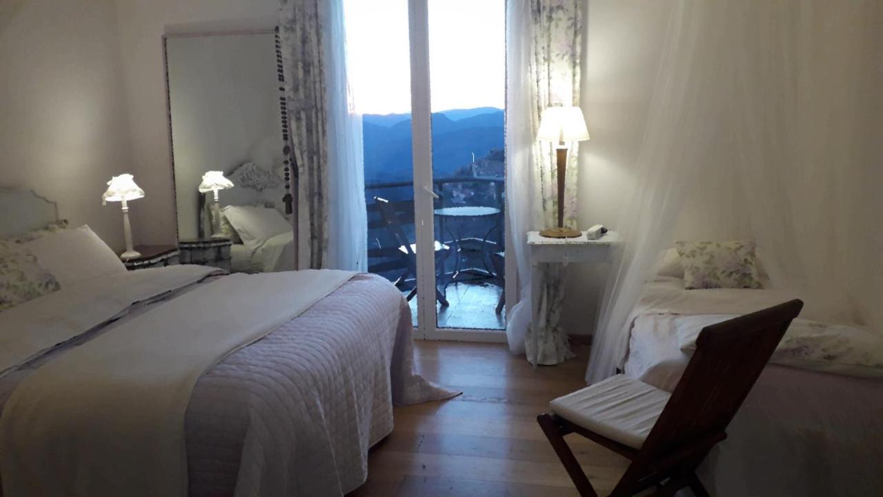 B&B Le Camelie Del Bosco Baiardo Extérieur photo